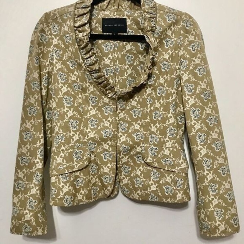 Banana Republic blazer khaki Tan floral print Ruffled V-neck jacket size S